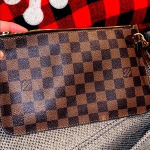 Louis Vuitton Pochette Damier Ebene MM/GM